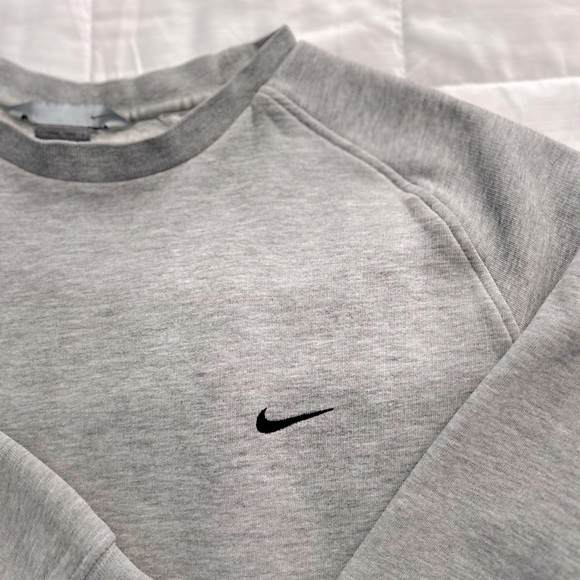 VINTAGE NIKE SWEATSHIRT - Picture 2 of 6